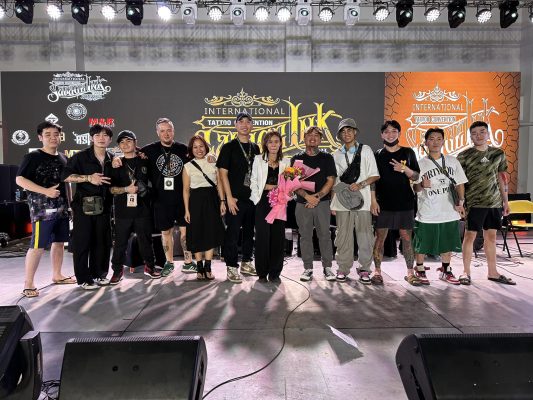 qneedle-tattoo-studio-team-winning-awards-international-convention.jpg