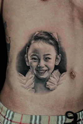 Black&grey-portrait-realism 01 Quang Pham Qneedle