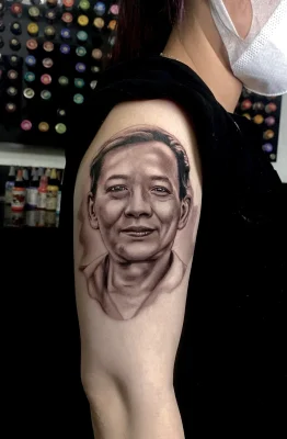 Daddy-blackgrey-portrait-tattoo-Qneedle HCM