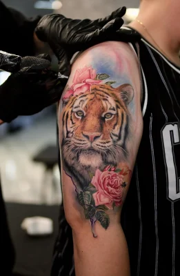 Tiger and Pink Roses-realistic-color-tattoo-Qneedle HCM