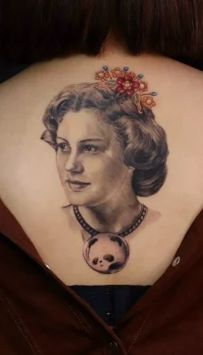 black&grey-vintage-lady-portrait-tattoo-Qneedle HCM