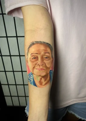 color-vietnamese-grandma-portrait-tattoo-Qneedle HCM