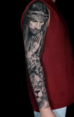 realistic-black&grey-full-sleeve-Jesus-lion-QuangPham-Qneedle