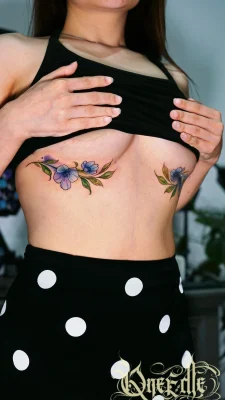 under-boobs-scar-cover-flowers-tattoo-Qneedle-studio-HCM